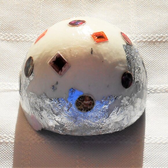 Handmade collages on a set of varnished eggshells - Picture 7 of 16